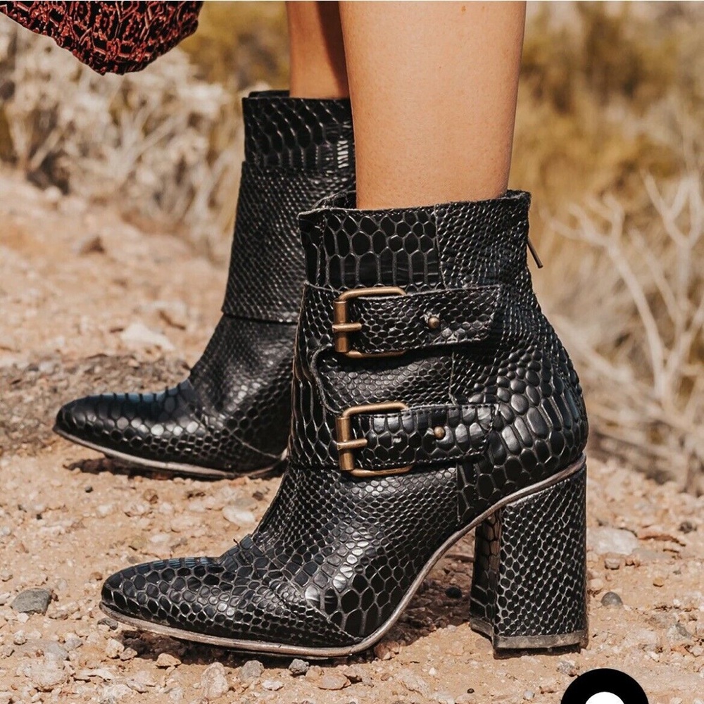 FREEBIRD Joey Black Leather Boots Size 9